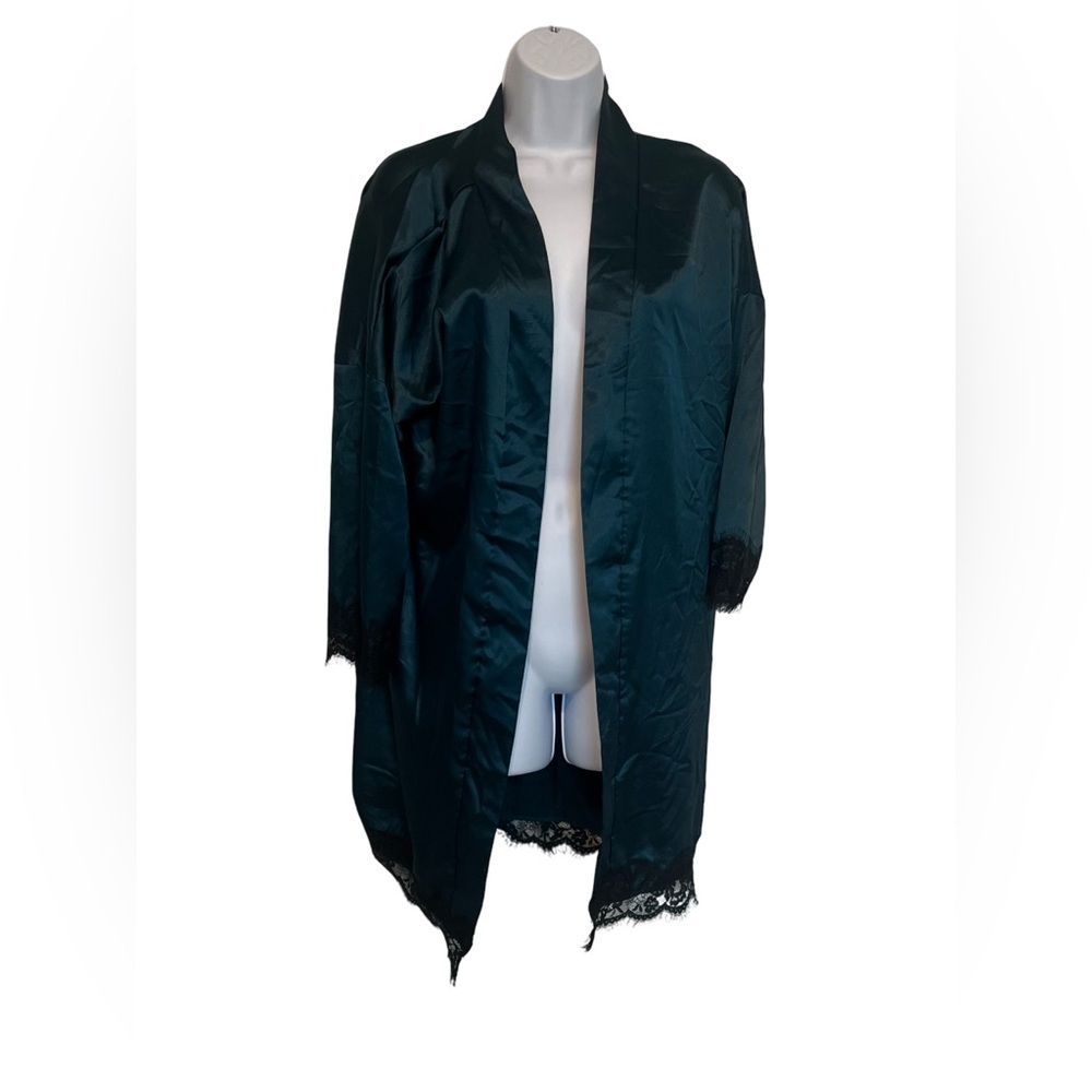 Elegant Forest Green and Lace Trim Kimono Robe. Size Large. Good Condition.